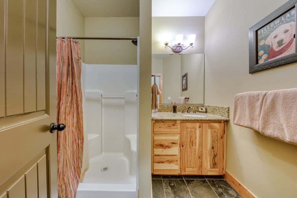 Charming home with hot tub, fireplace & W&D -  in great Government Camp location