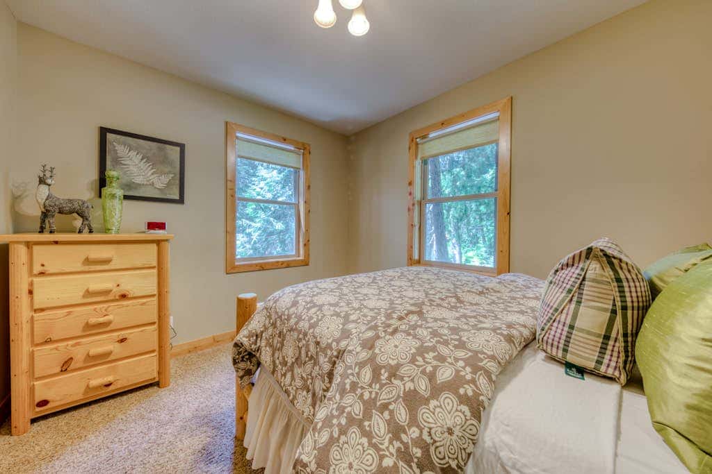 Charming home with hot tub, fireplace & W&D -  in great Government Camp location