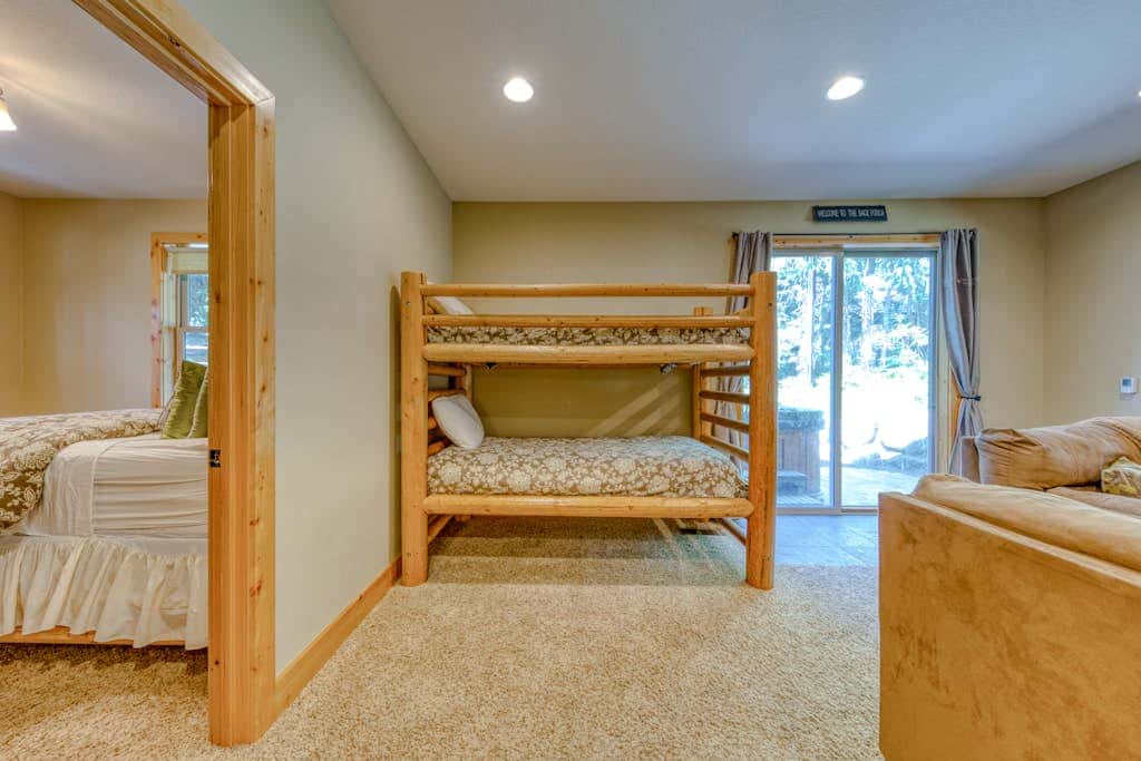 Charming home with hot tub, fireplace & W&D -  in great Government Camp location