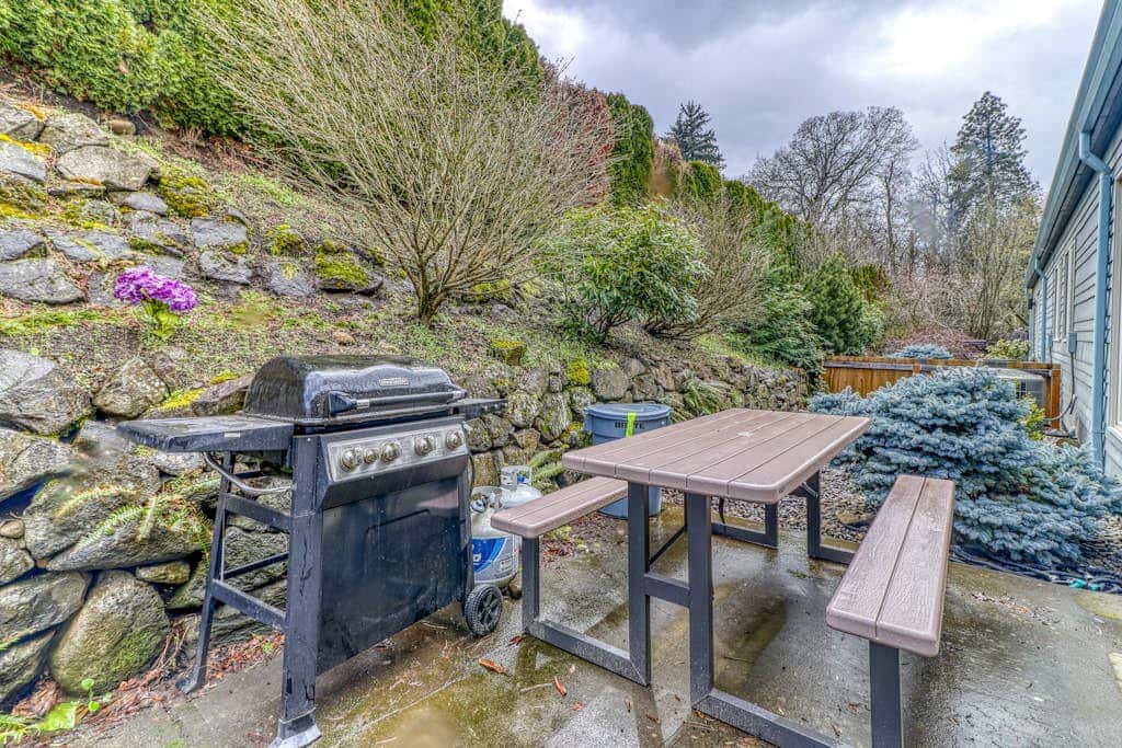 Modern dog-friendly home w/ stunning Mt. Adams view - walk downtown