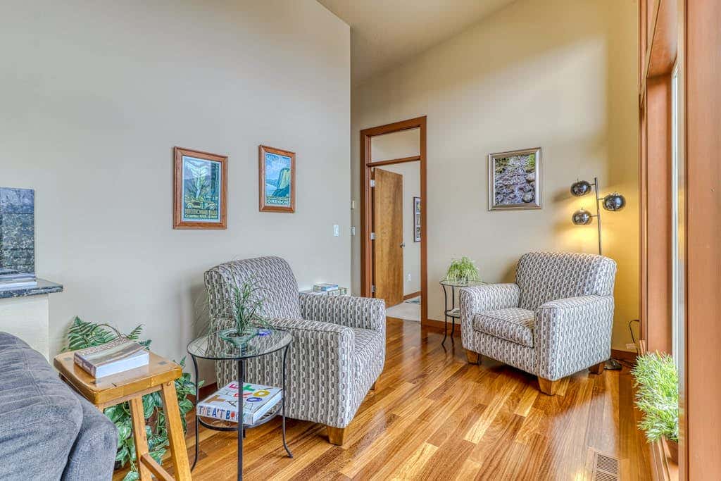 Modern dog-friendly home w/ stunning Mt. Adams view - walk downtown