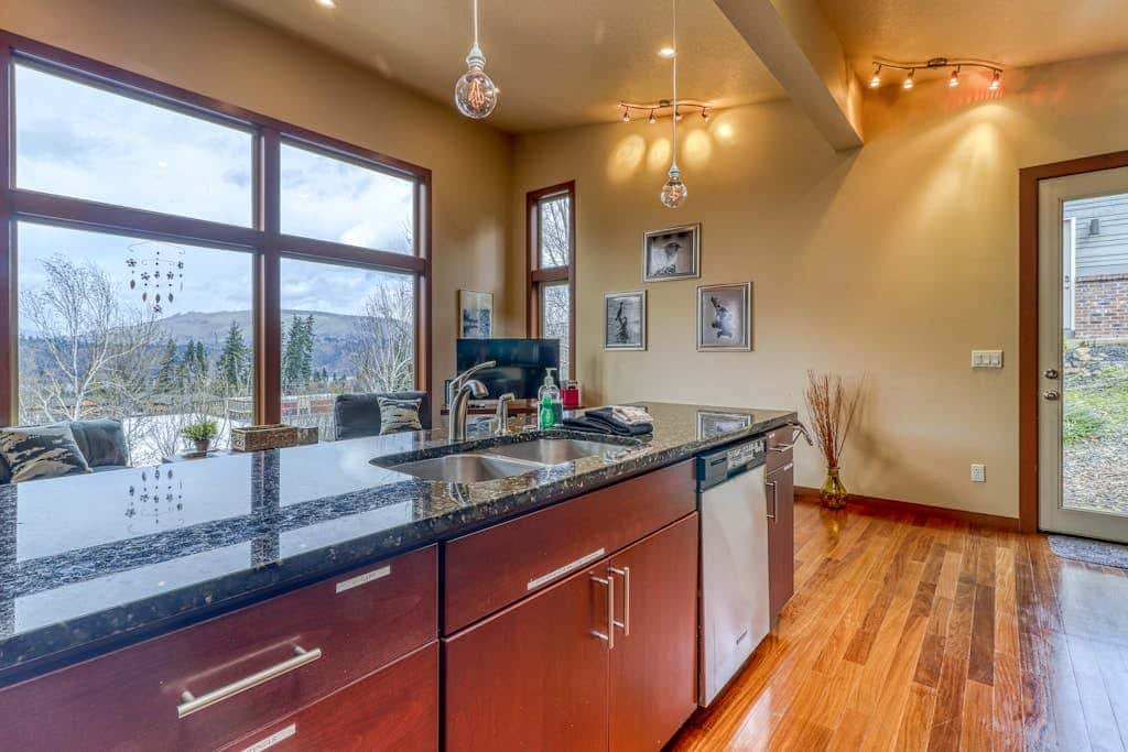 Modern dog-friendly home w/ stunning Mt. Adams view - walk downtown