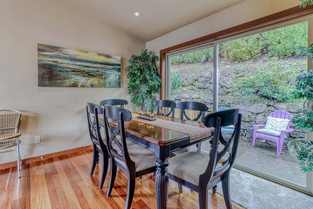 Modern dog-friendly home w/ stunning Mt. Adams view - walk downtown