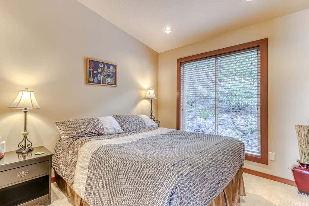 Modern dog-friendly home w/ stunning Mt. Adams view - walk downtown