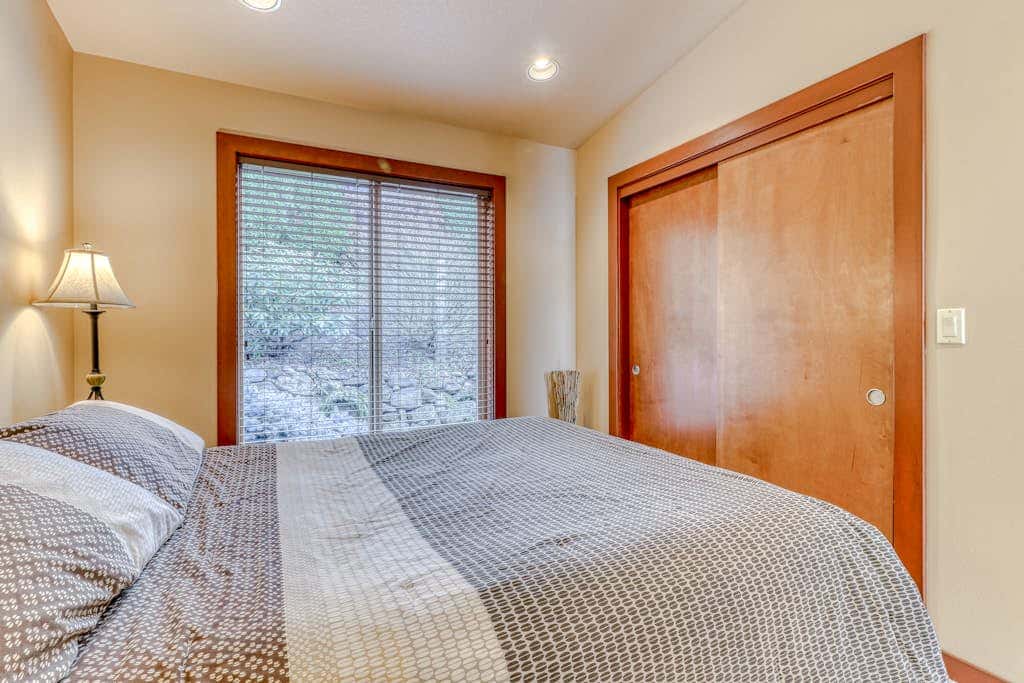 Modern dog-friendly home w/ stunning Mt. Adams view - walk downtown