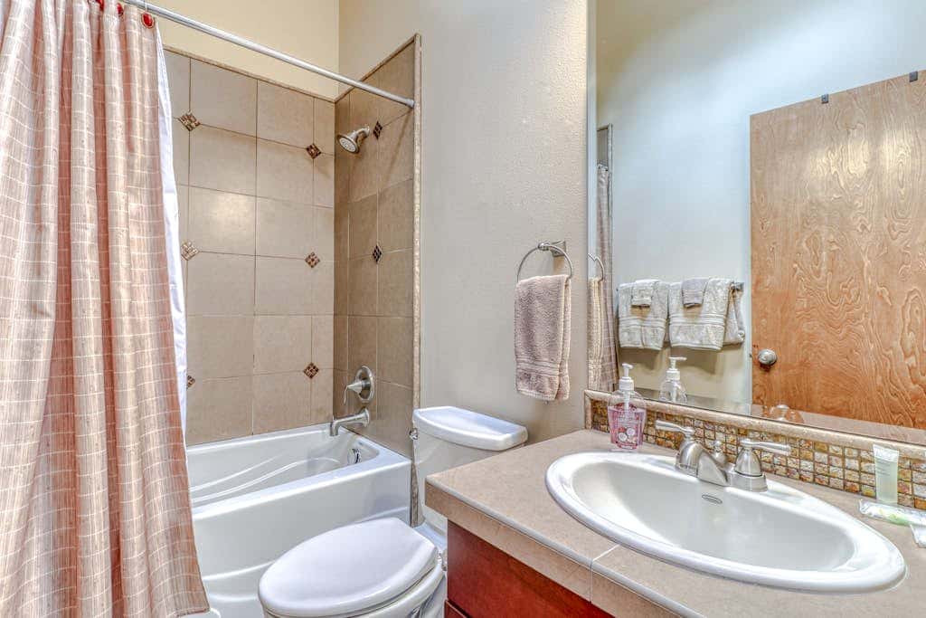 Modern dog-friendly home w/ stunning Mt. Adams view - walk downtown