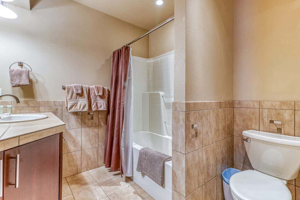 Modern dog-friendly home w/ stunning Mt. Adams view - walk downtown