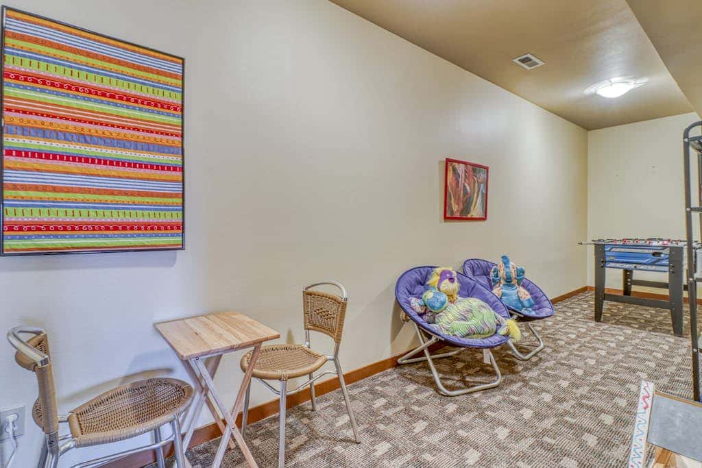 Modern dog-friendly home w/ stunning Mt. Adams view - walk downtown