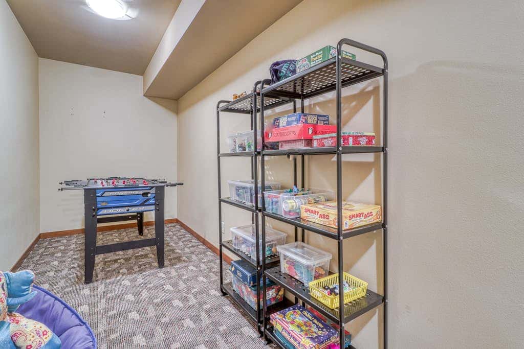 Modern dog-friendly home w/ stunning Mt. Adams view - walk downtown
