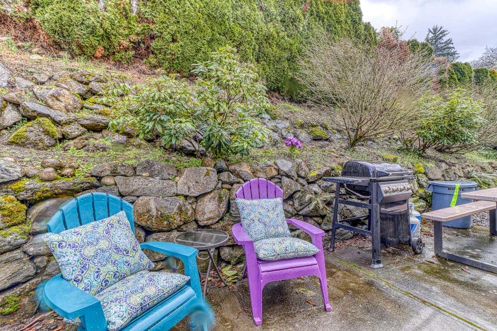 Modern dog-friendly home w/ stunning Mt. Adams view - walk downtown