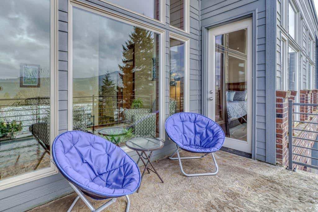 Modern dog-friendly home w/ stunning Mt. Adams view - walk downtown