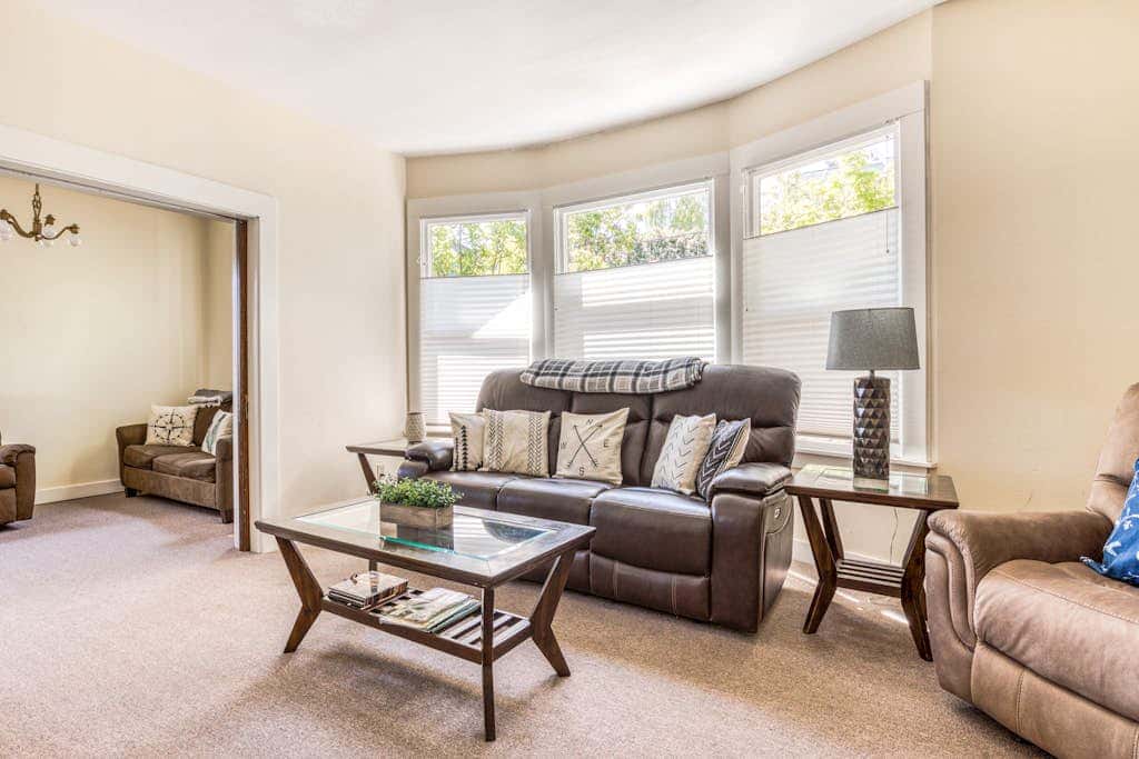 Spacious downtown craftsman with private hot tub, & river views