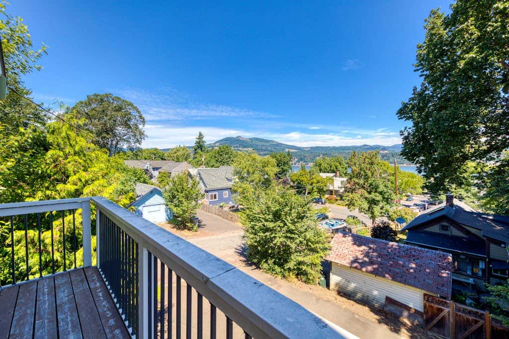 Spacious downtown craftsman with private hot tub, & river views