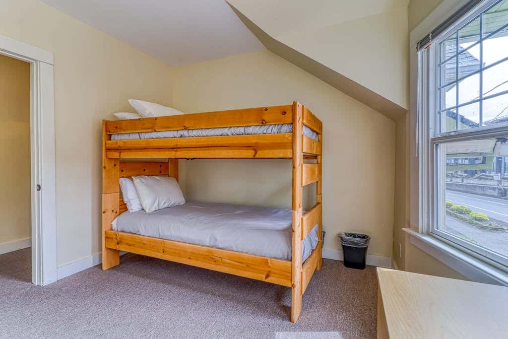 Spacious downtown craftsman with private hot tub, & river views