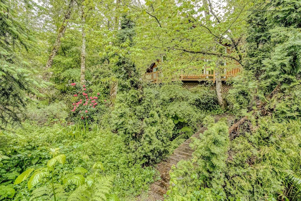 Expansive Wooded Home with a Brook, Firepit, Private Hot Tub and Shared Pool