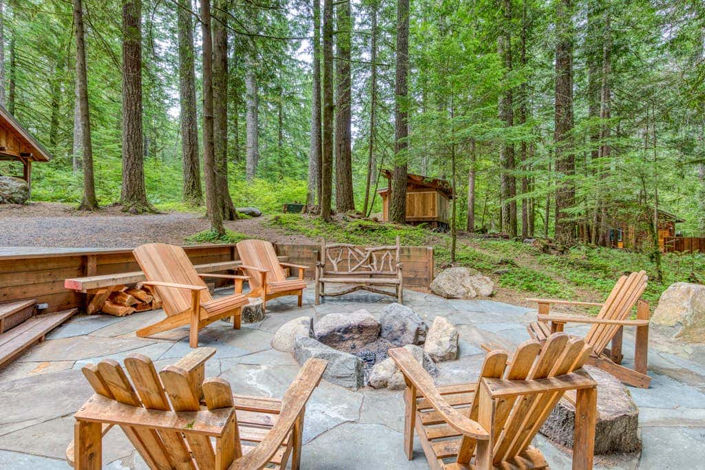 Mt Hood lodge in Forest Setting with Firepit & NEW Private Hot Tub