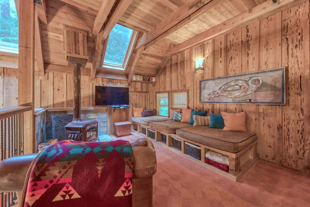 Mt Hood lodge in Forest Setting with Firepit & NEW Private Hot Tub
