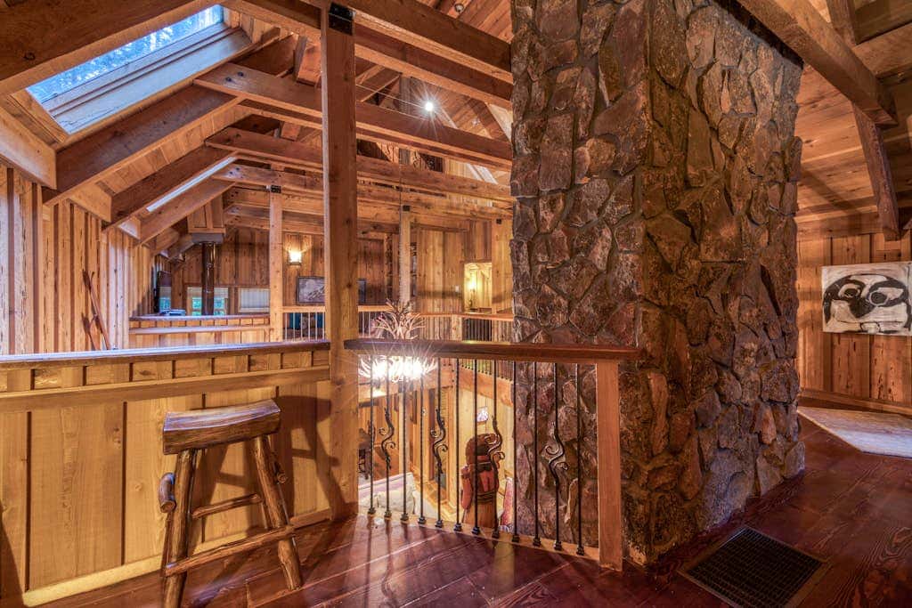 Mt Hood lodge in Forest Setting with Firepit & NEW Private Hot Tub