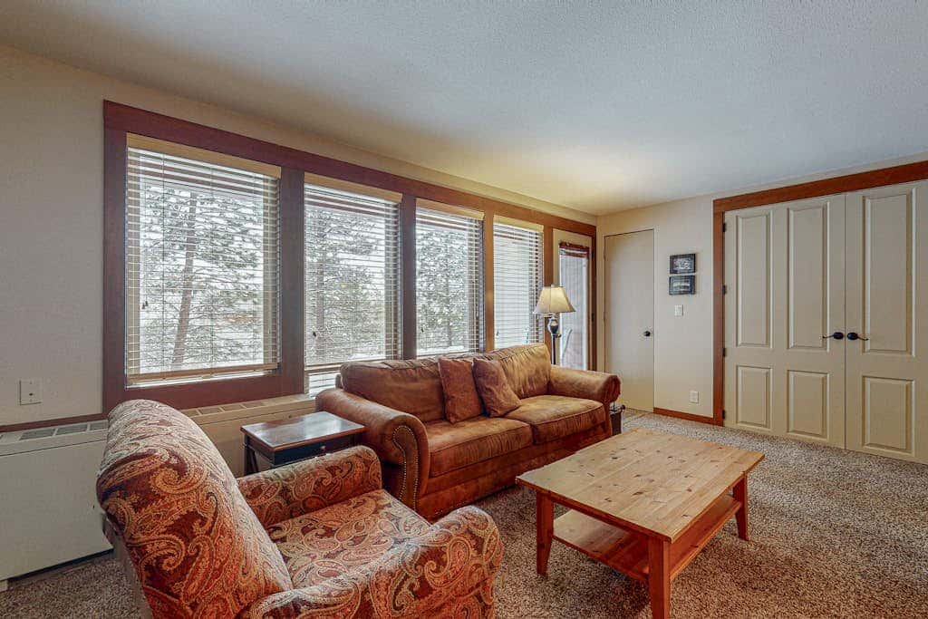 Charming condo with serene views, access to resort amenities, WiFi, and patio