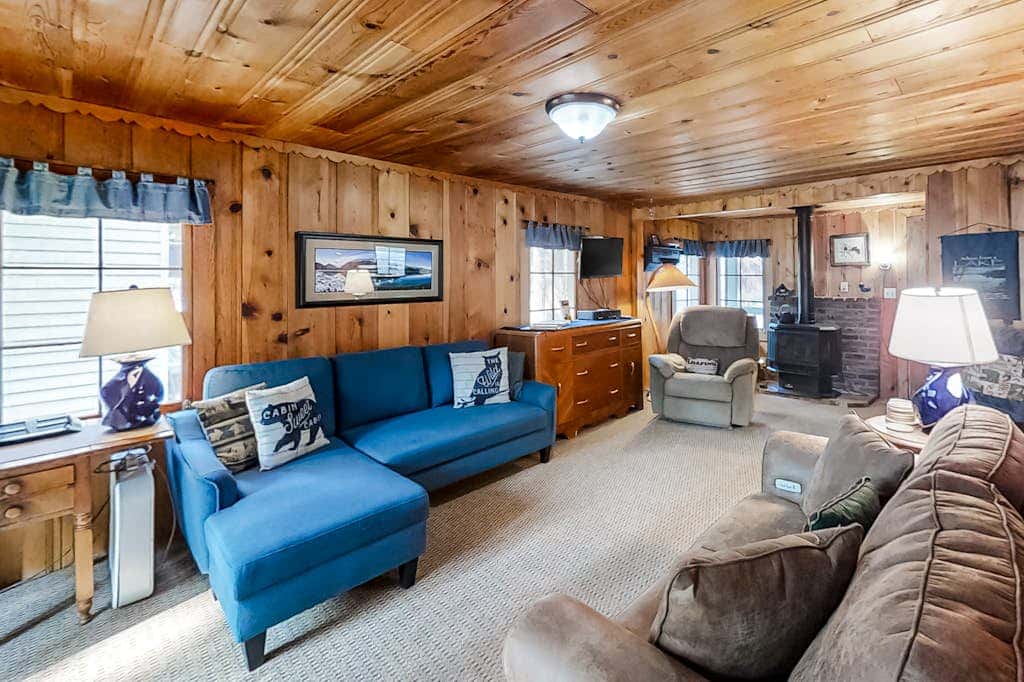 Woodland Cabin w/ Fenced Backyard, Deck, Front Porch & WiFi - Dogs Welcome