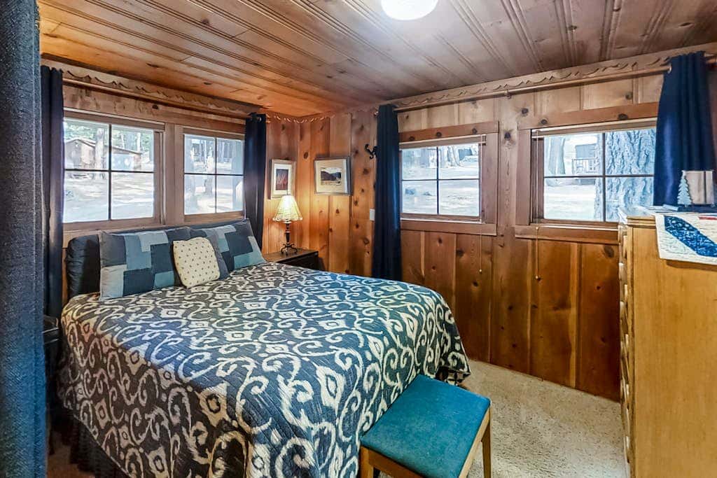 Woodland Cabin w/ Fenced Backyard, Deck, Front Porch & WiFi - Dogs Welcome