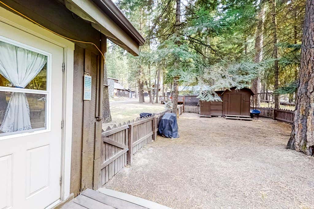 Woodland Cabin w/ Fenced Backyard, Deck, Front Porch & WiFi - Dogs Welcome