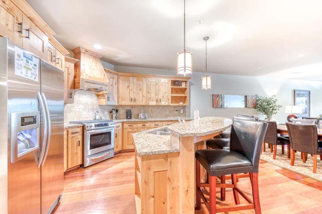 Luxury Govt Camp condo with fireplace, updated amenities, & shared pool & hot tub