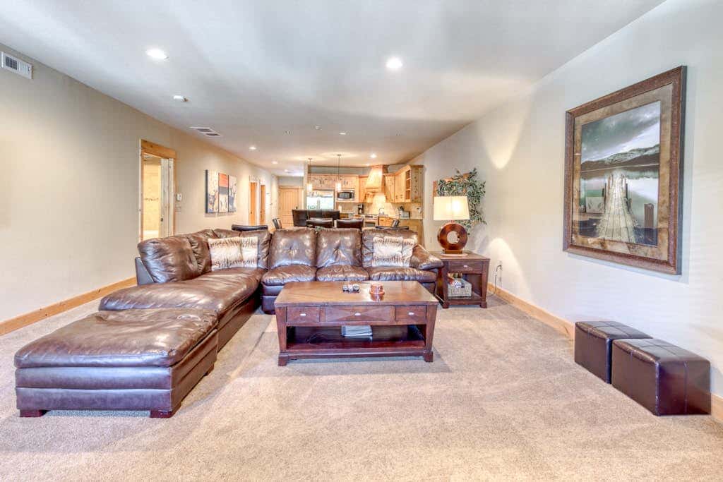Luxury Govt Camp condo with fireplace, updated amenities, & shared pool & hot tub