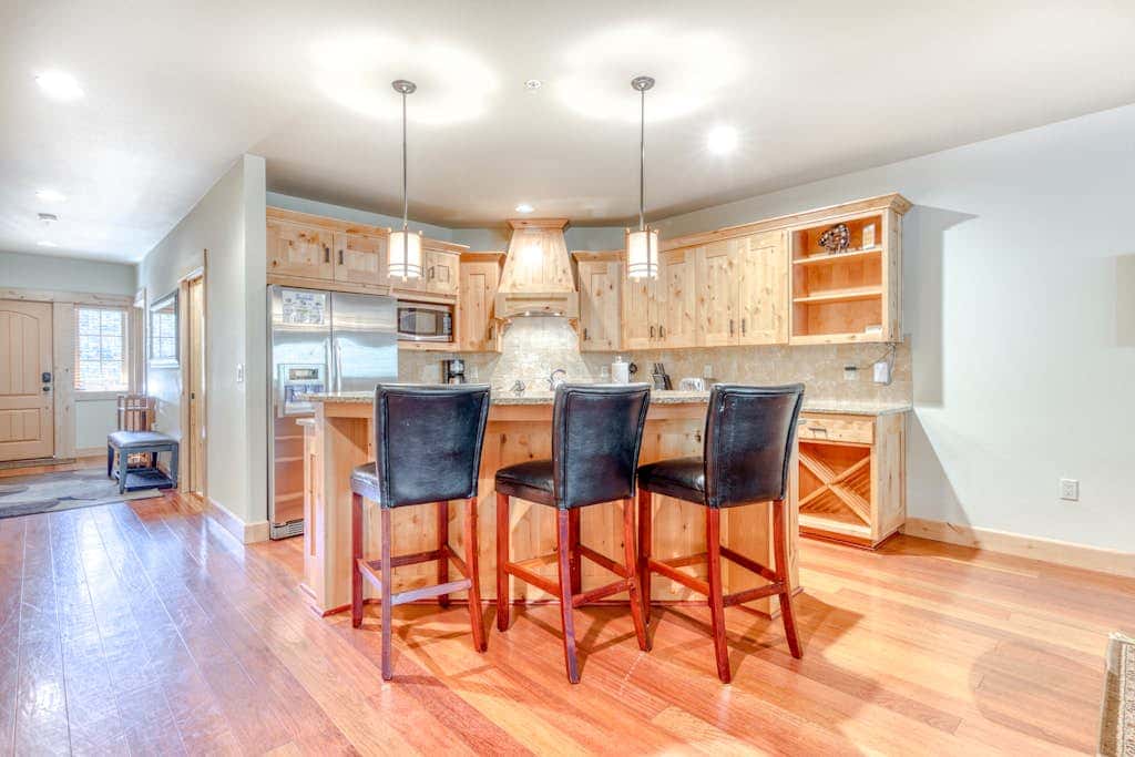 Luxury Govt Camp condo with fireplace, updated amenities, & shared pool & hot tub