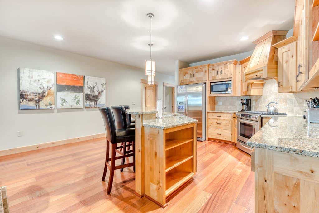 Luxury Govt Camp condo with fireplace, updated amenities, & shared pool & hot tub