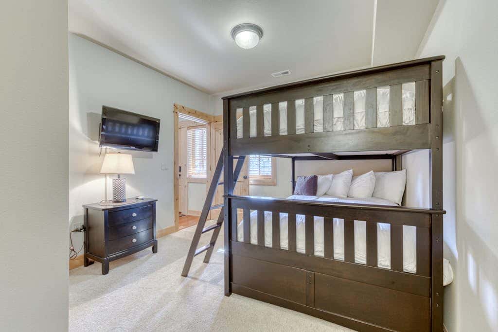 Luxury Govt Camp condo with fireplace, updated amenities, & shared pool & hot tub