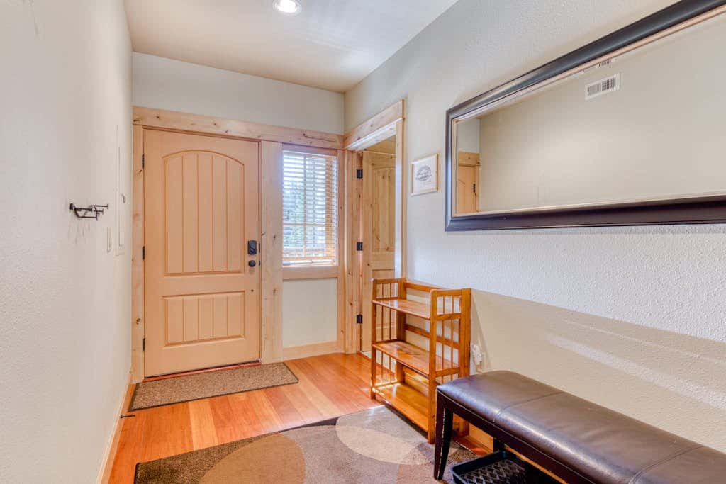 Luxury Govt Camp condo with fireplace, updated amenities, & shared pool & hot tub