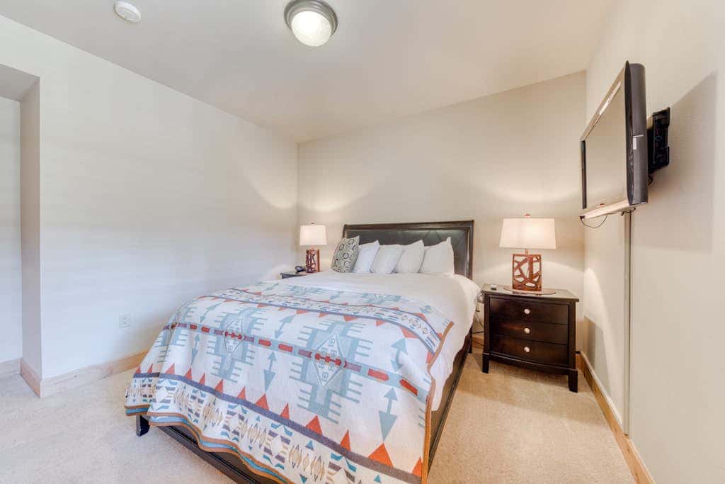Luxury Govt Camp condo with fireplace, updated amenities, & shared pool & hot tub