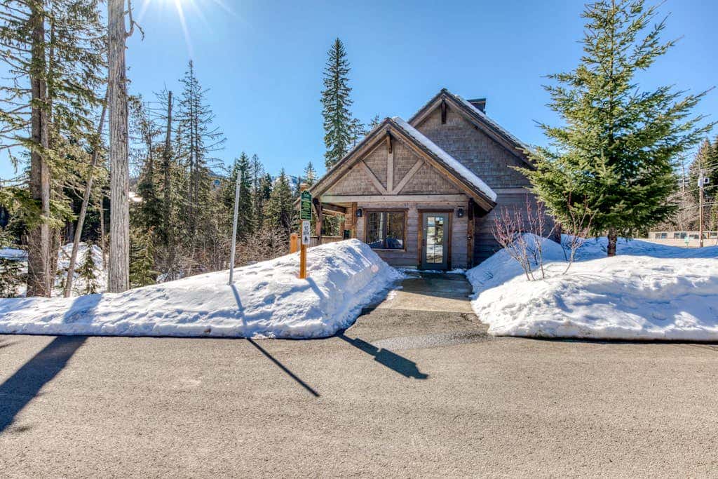 Luxury Govt Camp condo with fireplace, updated amenities, & shared pool & hot tub
