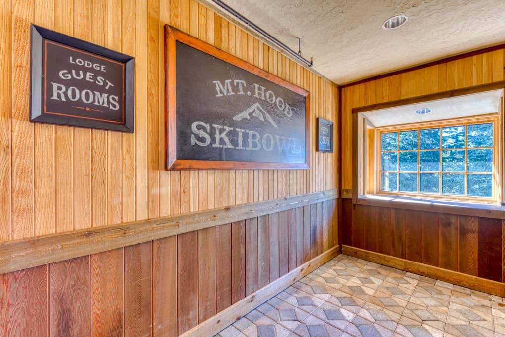 Luxury Govt Camp condo with fireplace, updated amenities, & shared pool & hot tub