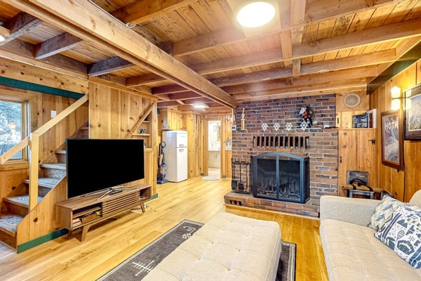The Cozy Govy Cabin