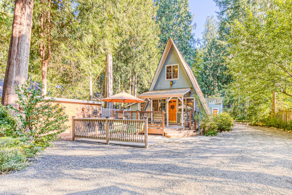 Adorable A-frame cabin withnearby river access, game room, wood stove, firepit
