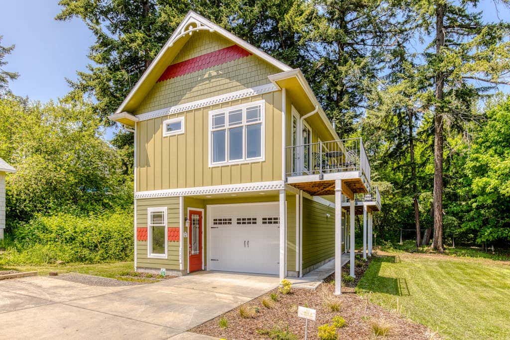 Mountain and river-view home & studio with fireplace, grills, outdoor areas