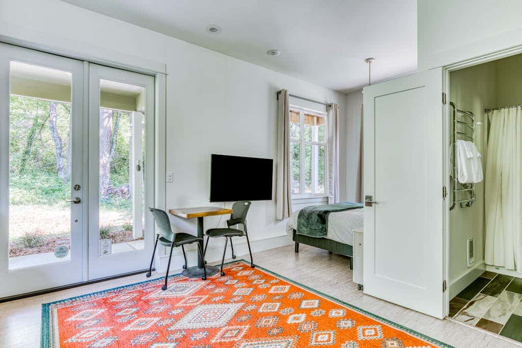 Dog-friendly studio with river view, patio, grill, & shared W&D