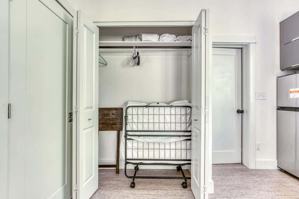 Dog-friendly studio with river view, patio, grill, & shared W&D