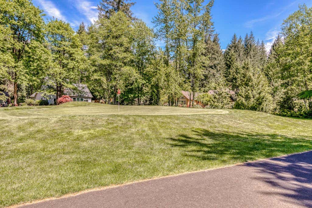 Beautiful golf-course-view home with pool & tennis access, private hot tub & W&D