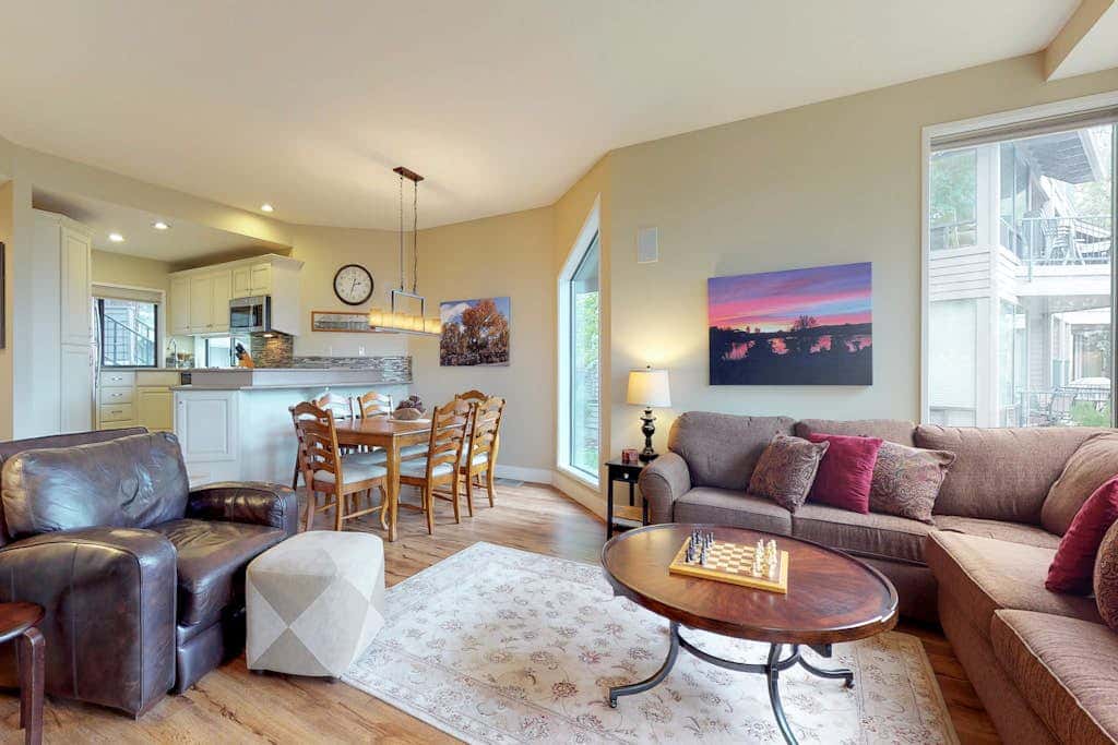 Comfortable condo with private hot tub & great location