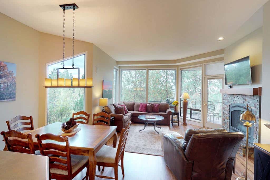 Comfortable condo with private hot tub & great location