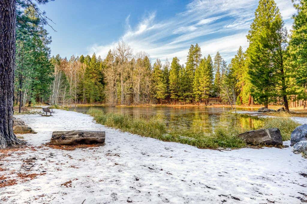 Spacious dog-friendly home with private hot tub, deck, basketball court & WIFI