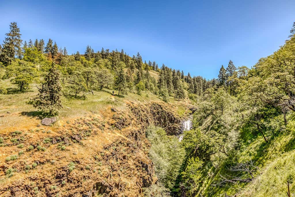 Closest home to Mosier Falls with mountain & river views, hot tub, & game room