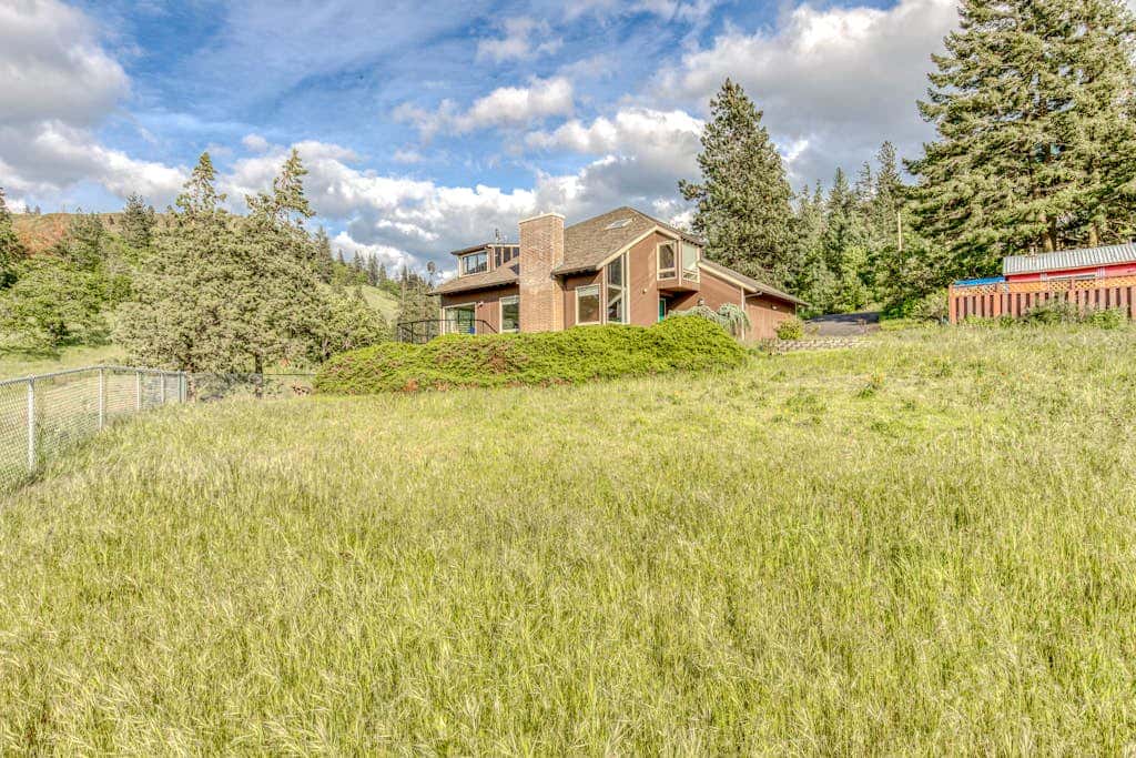 Closest home to Mosier Falls with mountain & river views, hot tub, & game room