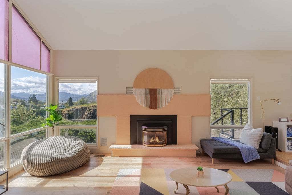 Closest home to Mosier Falls with mountain & river views, hot tub, & game room