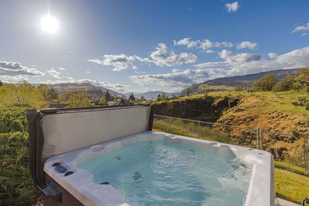 Closest home to Mosier Falls with mountain & river views, hot tub, & game room