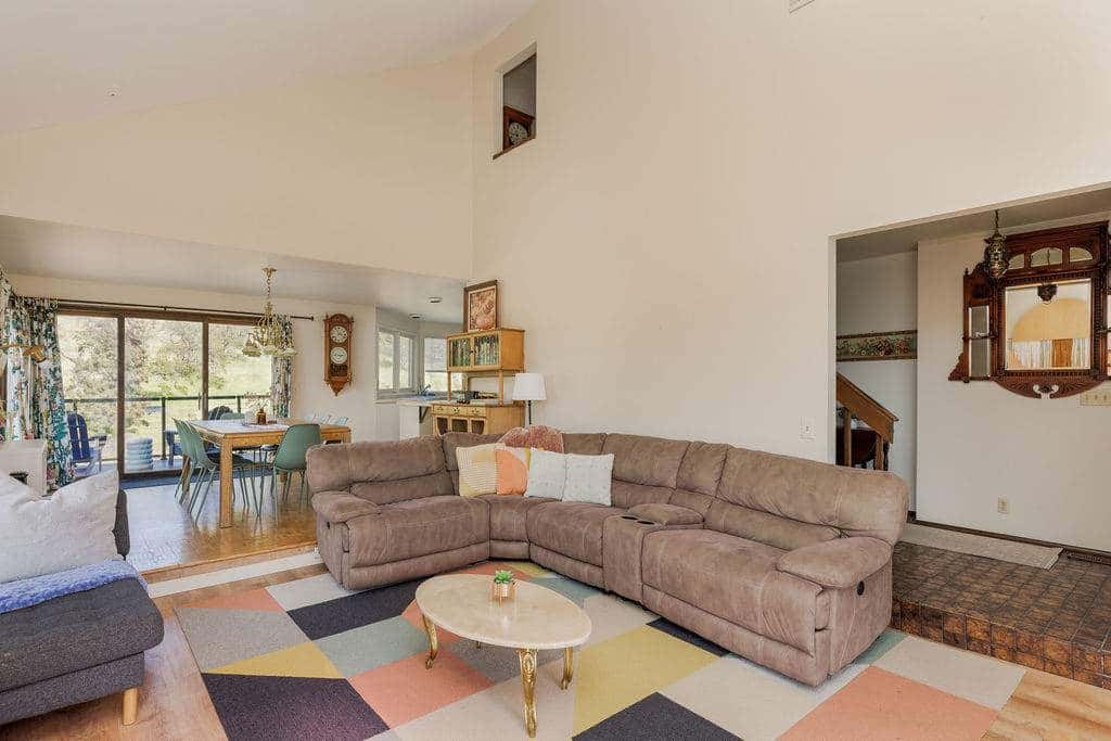 Closest home to Mosier Falls with mountain & river views, hot tub, & game room