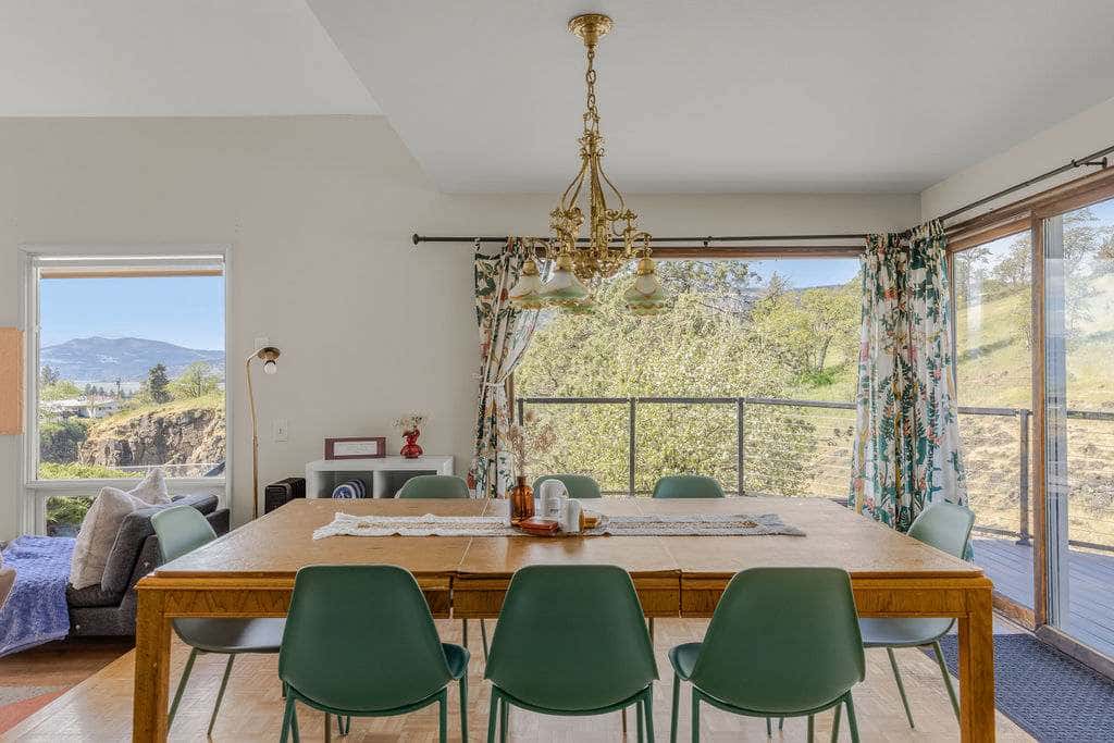 Closest home to Mosier Falls with mountain & river views, hot tub, & game room